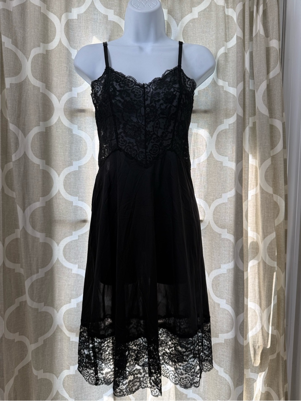 VANITY FAIR 50s Vintage Black Lace Bodice Nylon Full Slip Nightgown